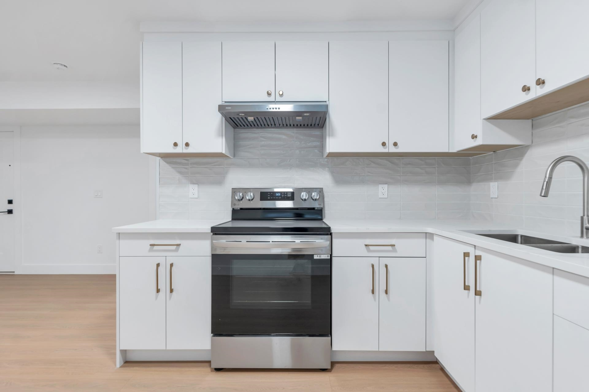 Swimming Pool Photo of 2284 Mouldstade Road, Abbotsford, BC