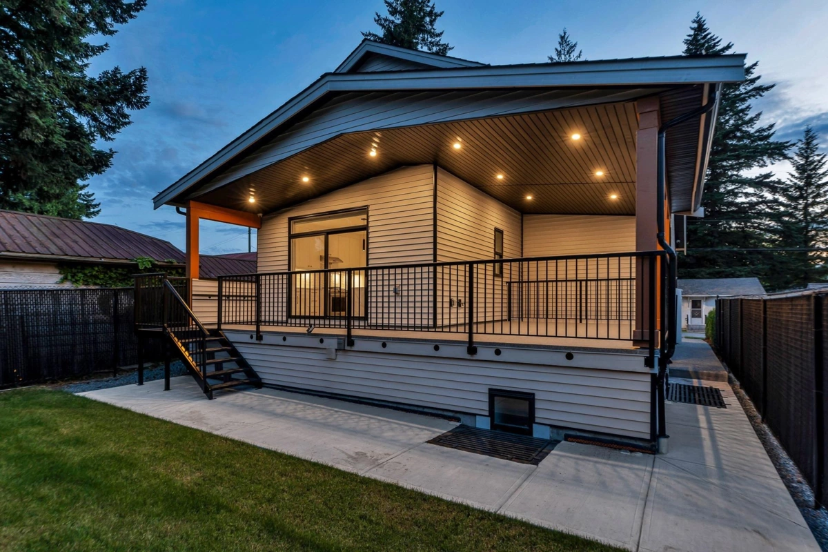 Walk-In Closet Photo of 2284 Mouldstade Road, Abbotsford, BC