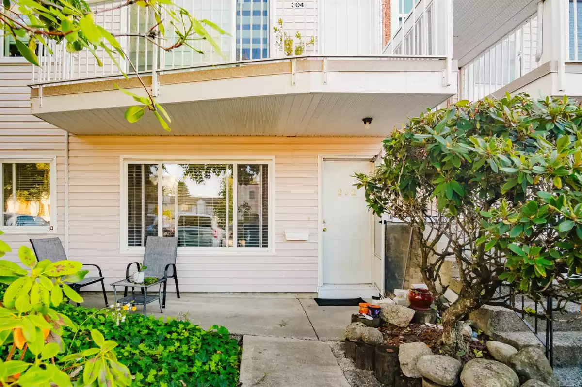 Backyard Photo of 202 11901 89a Avenue, Delta, BC