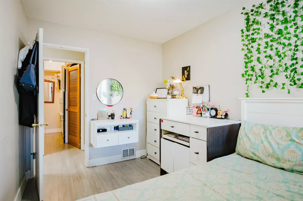 Kitchen Photo of 202 11901 89a Avenue, Delta, BC