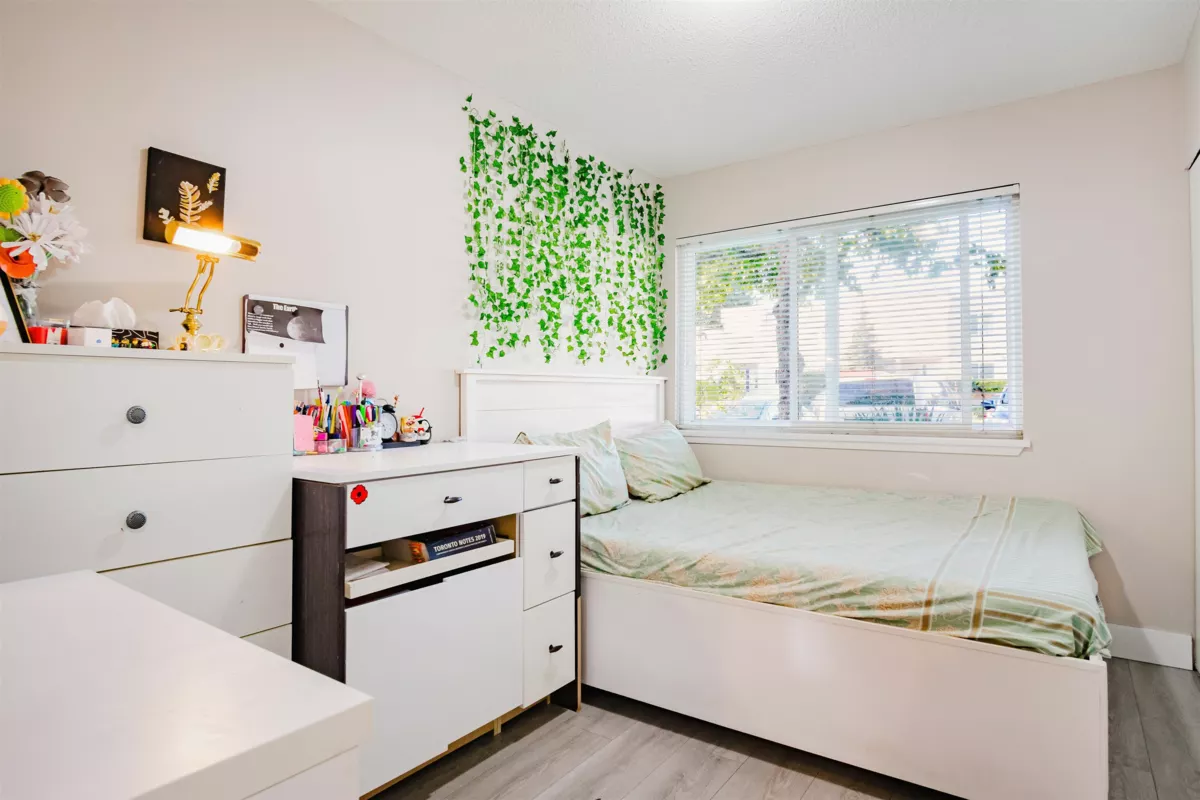 Powder Room Photo of 202 11901 89a Avenue, Delta, BC