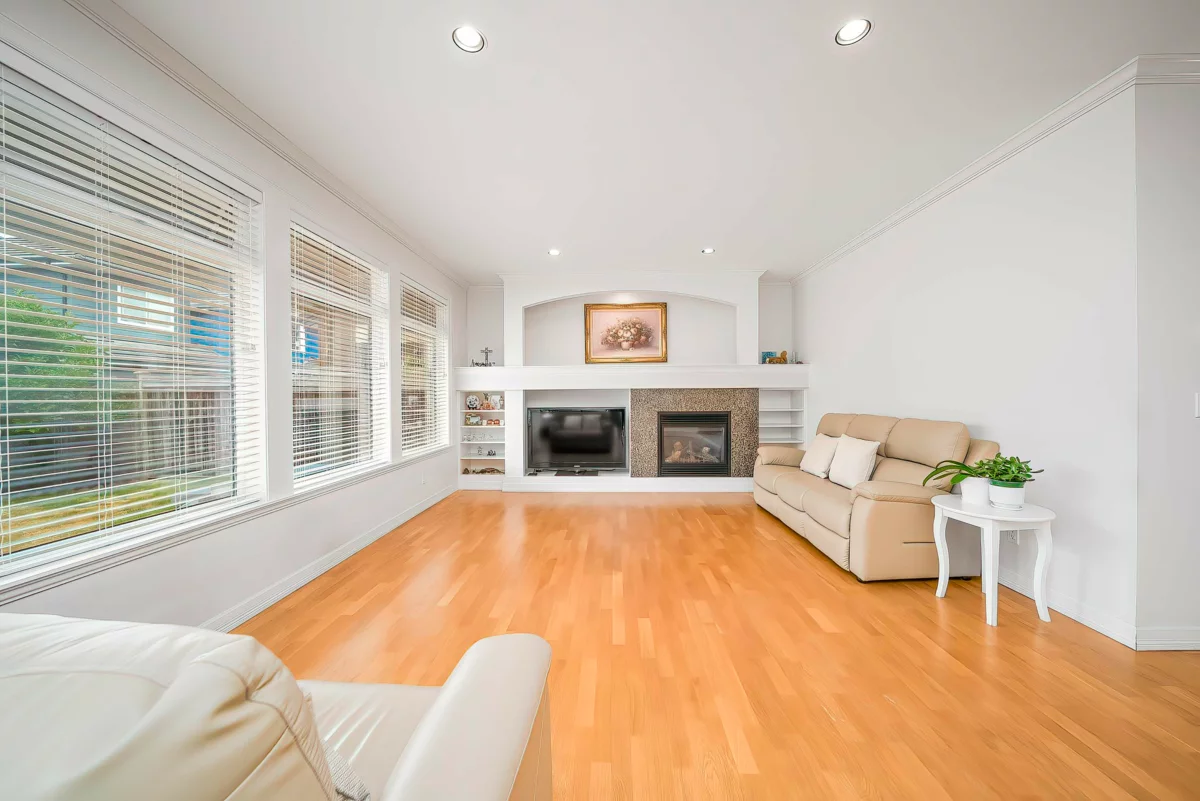 Kitchen Island Photo of 6291 Semlin Court, Richmond, BC