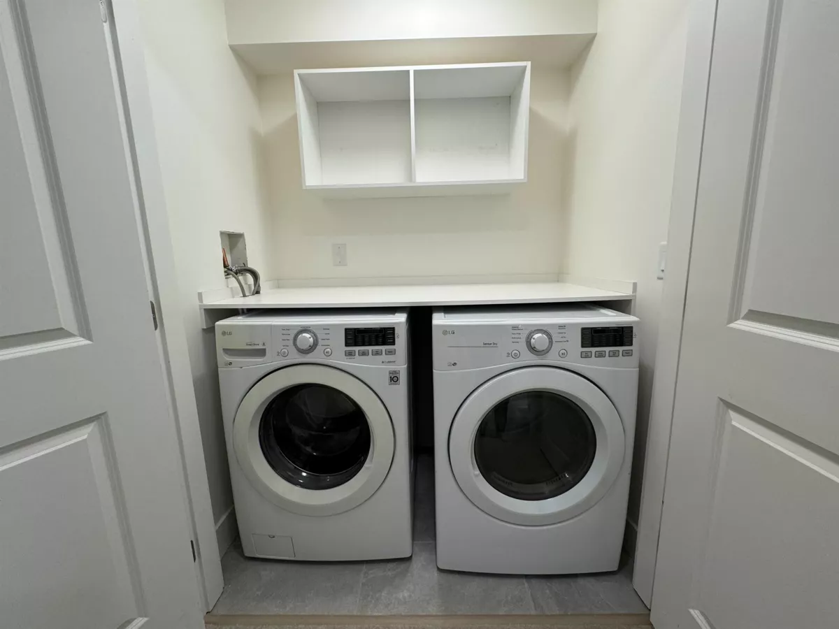 Entry Foyer Photo of 77 19913 70 Avenue, Langley, BC
