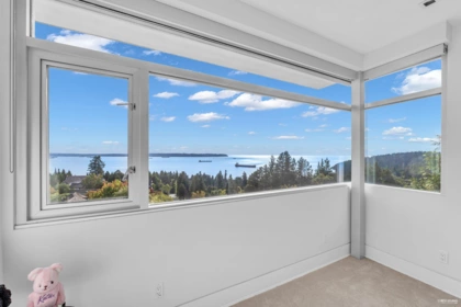 Basement Recreation Room Photo of 4313 Rockridge Road, West Vancouver, BC