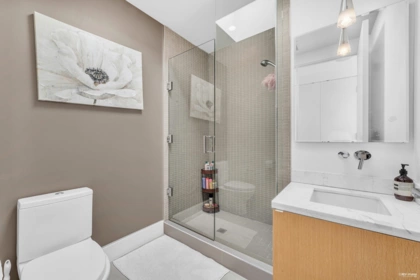 Guest Bathroom Photo of 4313 Rockridge Road, West Vancouver, BC