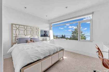 Powder Room Photo of 4313 Rockridge Road, West Vancouver, BC