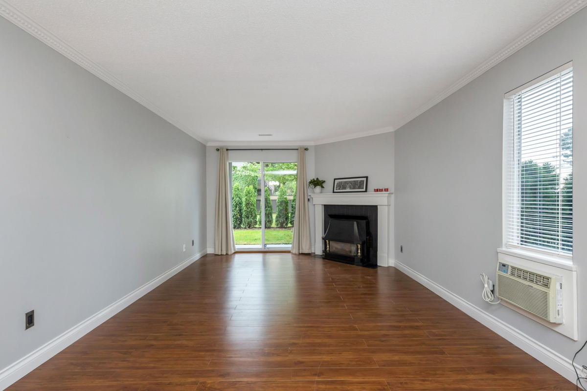 Kitchen Island Photo of 514 34909 Old Yale Road, Abbotsford, BC