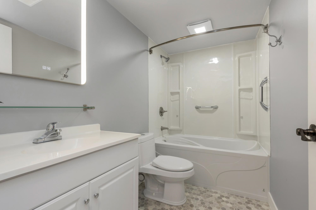 Mudroom Photo of 514 34909 Old Yale Road, Abbotsford, BC