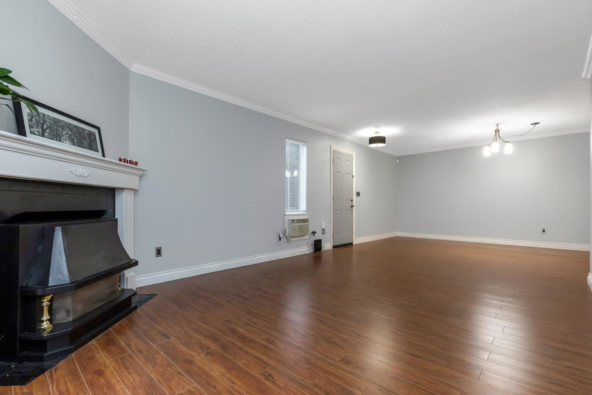 Primary Bathroom Photo of 514 34909 Old Yale Road, Abbotsford, BC