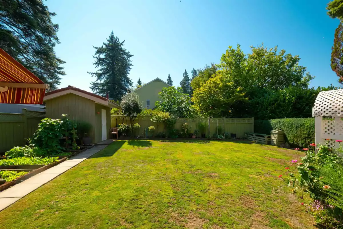 Aerial View of 6440 Rosebery Avenue, West Vancouver, BC