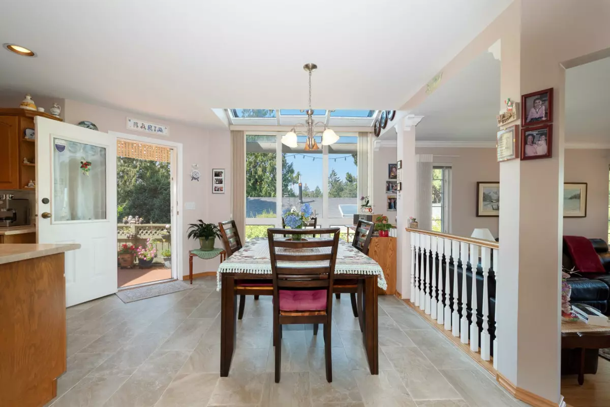 Bedroom 2 Photo of 6440 Rosebery Avenue, West Vancouver, BC