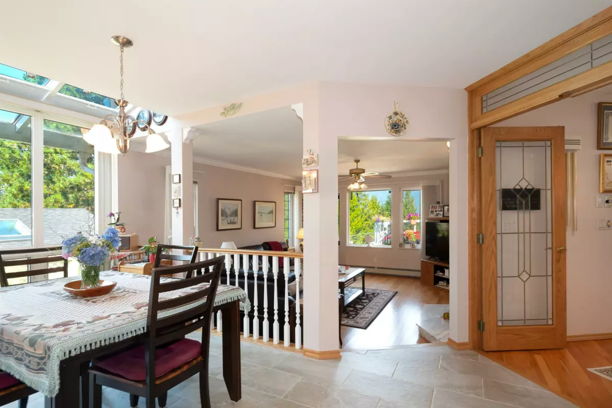 Bedroom 3 Photo of 6440 Rosebery Avenue, West Vancouver, BC