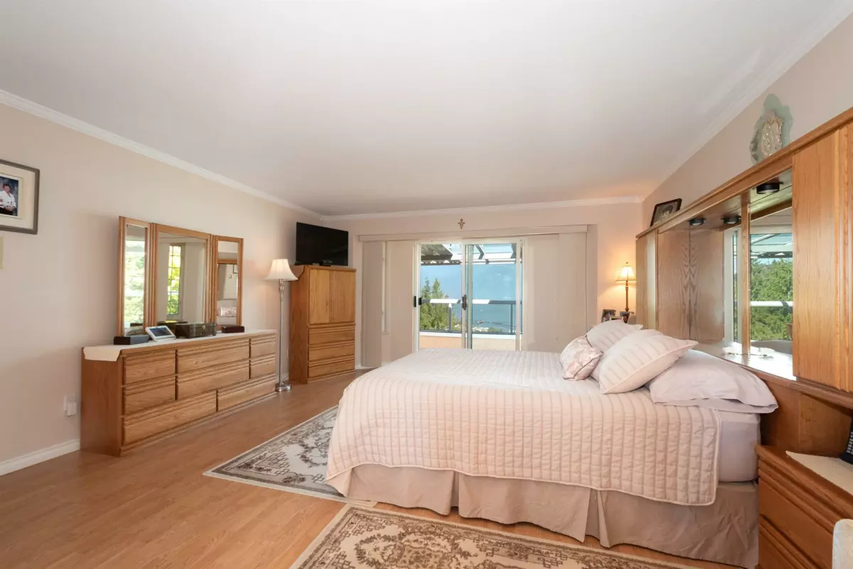 Mudroom Photo of 6440 Rosebery Avenue, West Vancouver, BC