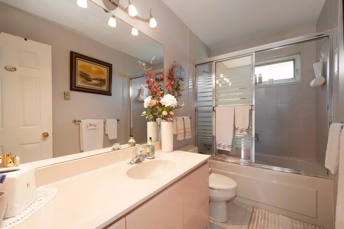 Outdoor Deck Photo of 6440 Rosebery Avenue, West Vancouver, BC