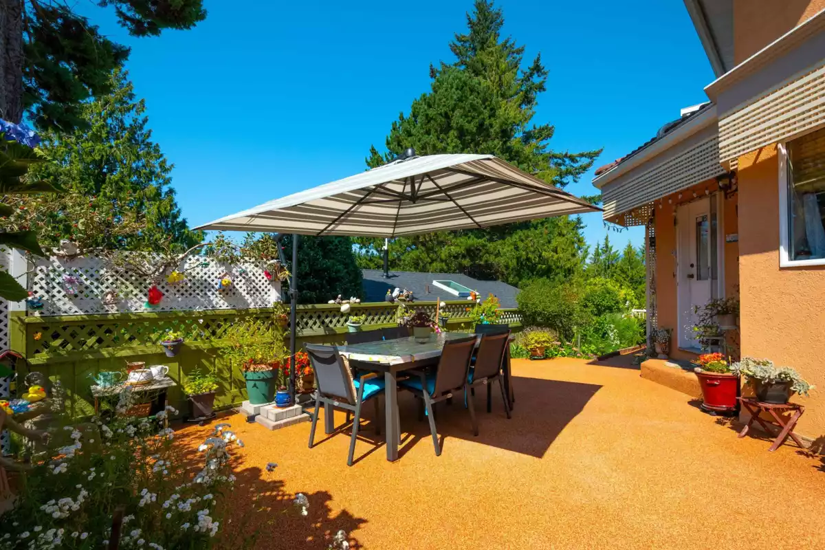 Outdoor Kitchen Photo of 6440 Rosebery Avenue, West Vancouver, BC