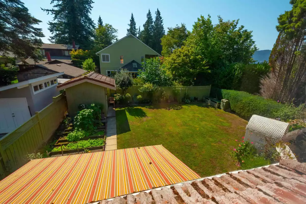 Outdoor Patio Photo of 6440 Rosebery Avenue, West Vancouver, BC