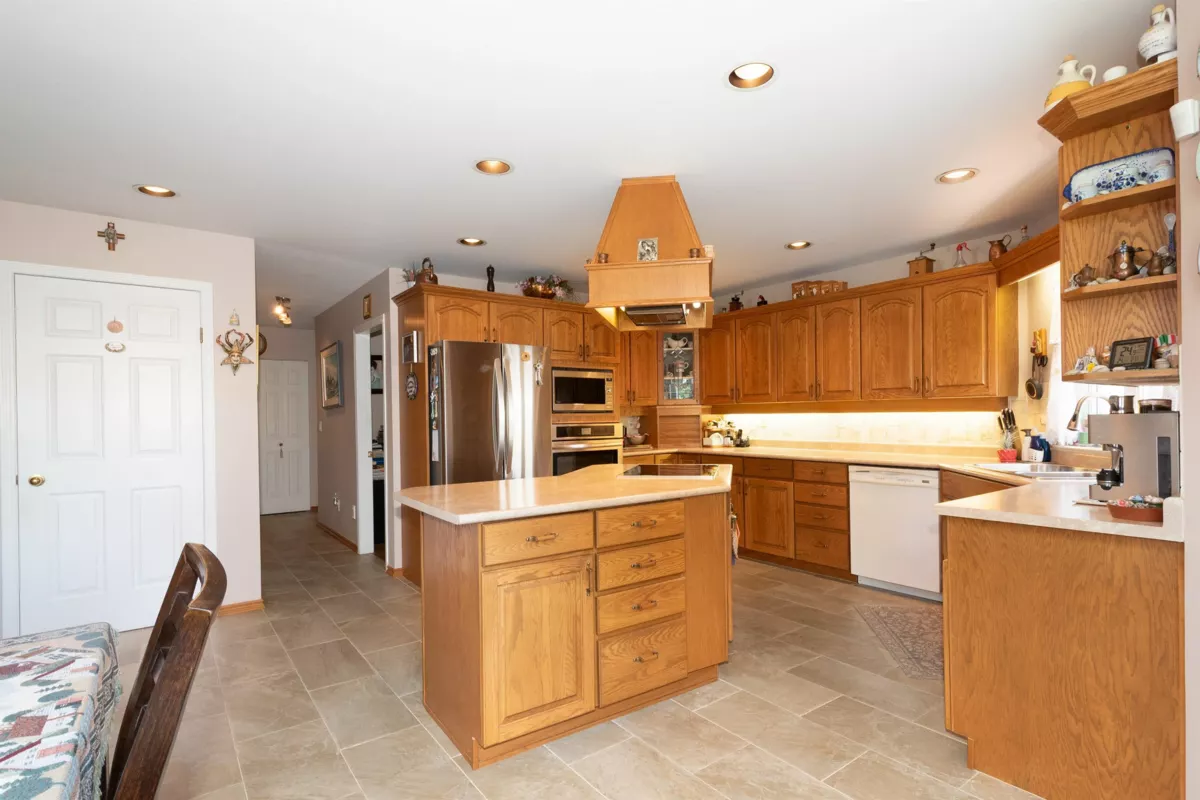 Primary Bathroom Photo of 6440 Rosebery Avenue, West Vancouver, BC