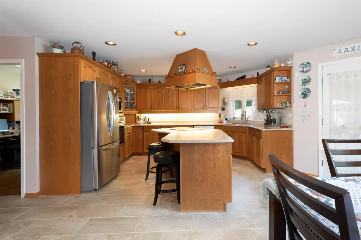 Primary Bedroom Photo of 6440 Rosebery Avenue, West Vancouver, BC