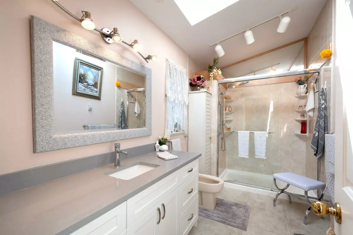 Staircase Photo of 6440 Rosebery Avenue, West Vancouver, BC