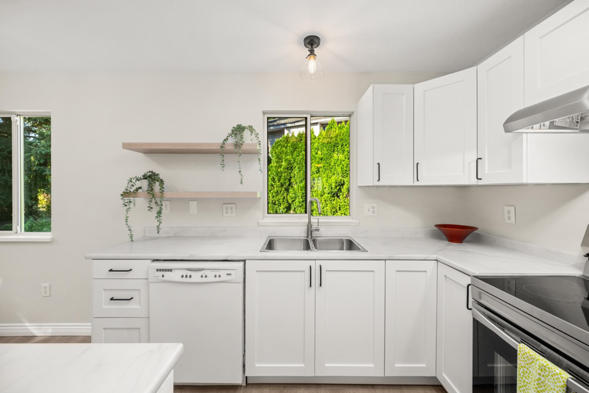 Guest Bathroom Photo of 12453 189a Street, Pitt Meadows, BC