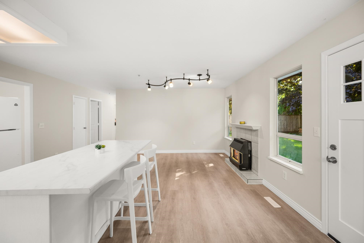 Powder Room Photo of 12453 189a Street, Pitt Meadows, BC