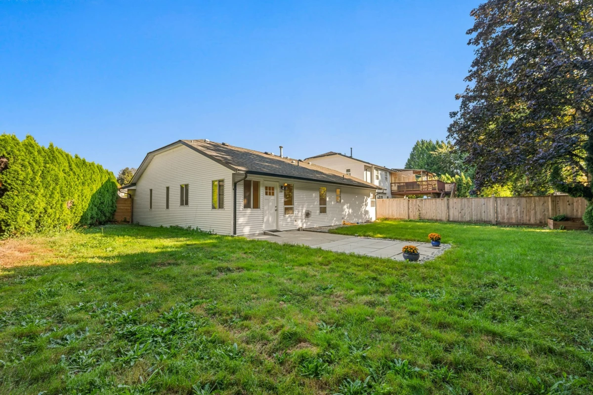 Swimming Pool Photo of 12453 189a Street, Pitt Meadows, BC