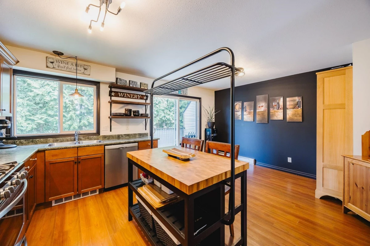 Breakfast Nook Photo of 7 46608 Yale Road, Chilliwack, BC