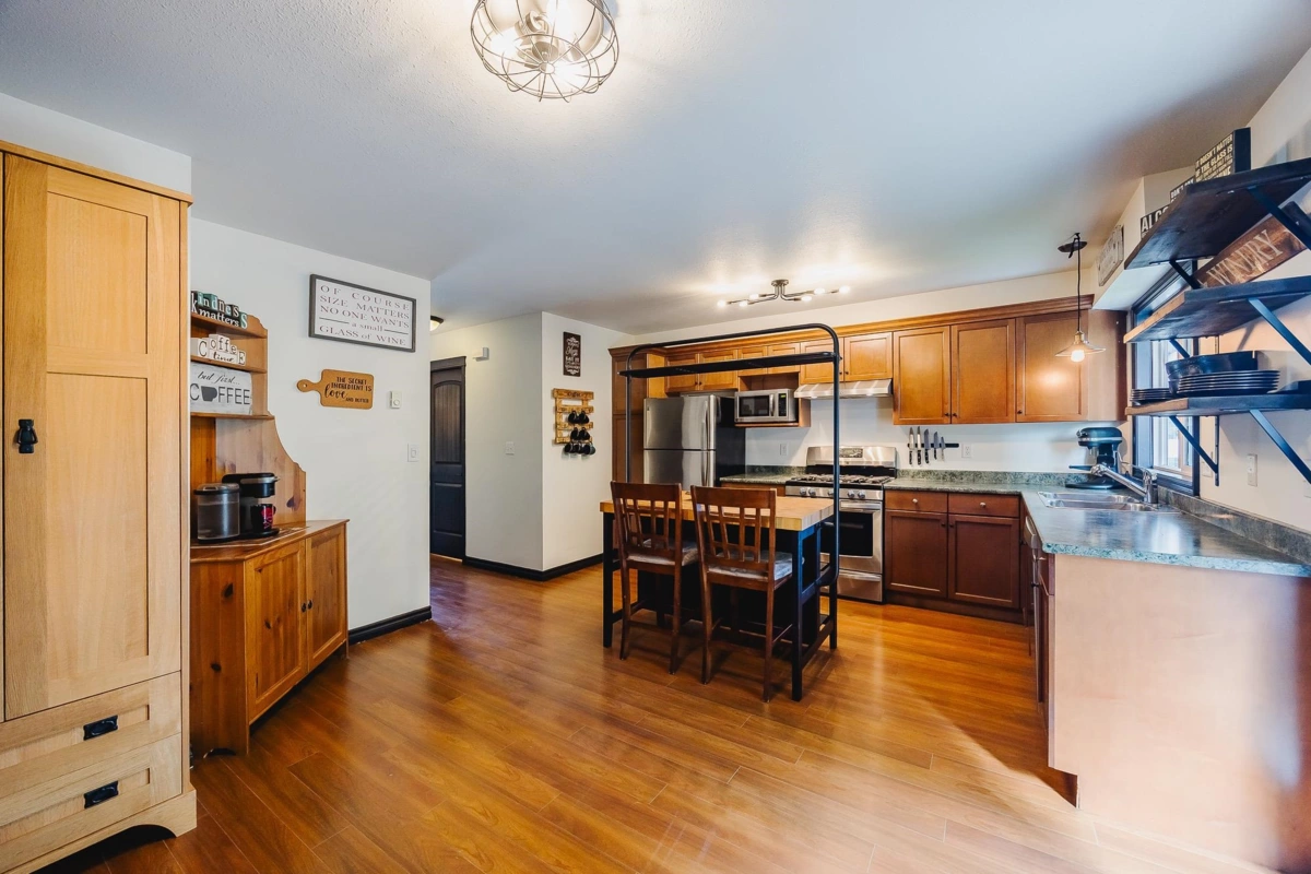 Kitchen Island Photo of 7 46608 Yale Road, Chilliwack, BC