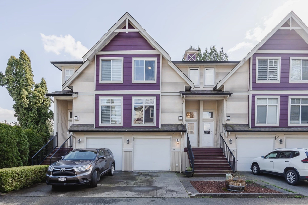 Living Room Photo of 7 46608 Yale Road, Chilliwack, BC