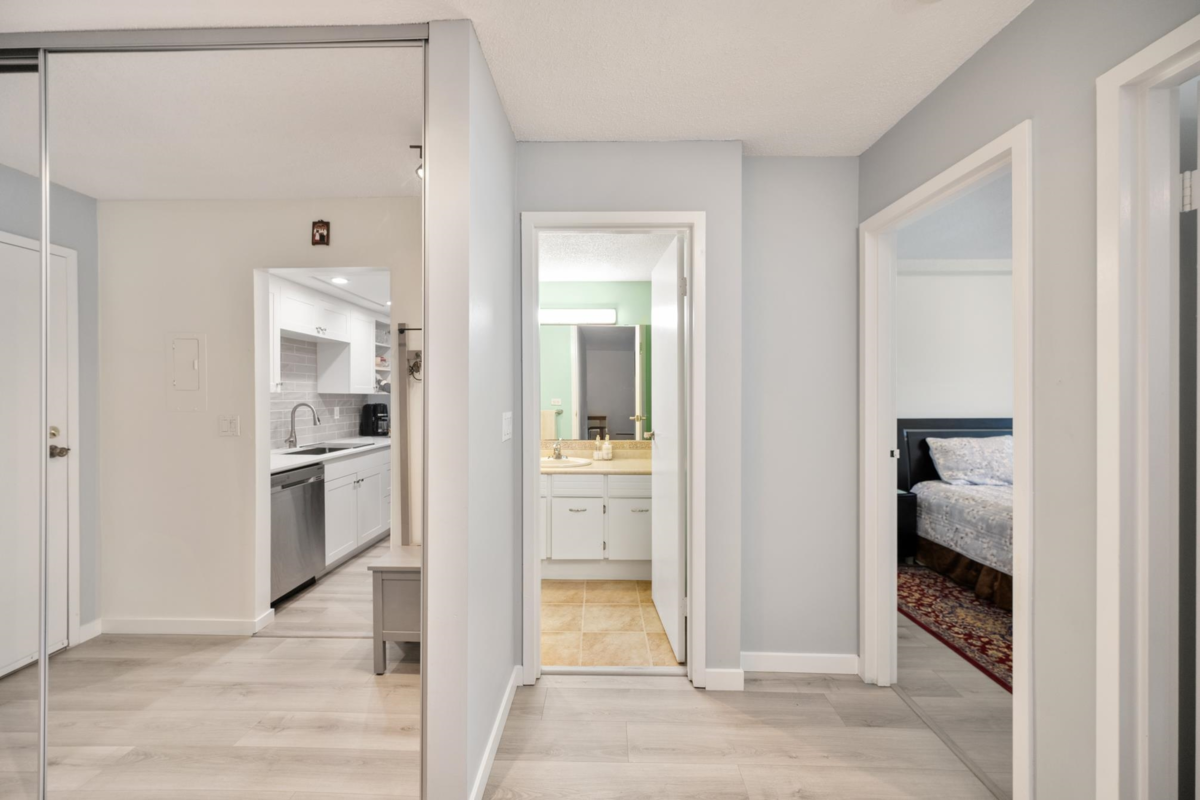 Basement Recreation Room Photo of 104 1320 Fir Street, White Rock, BC