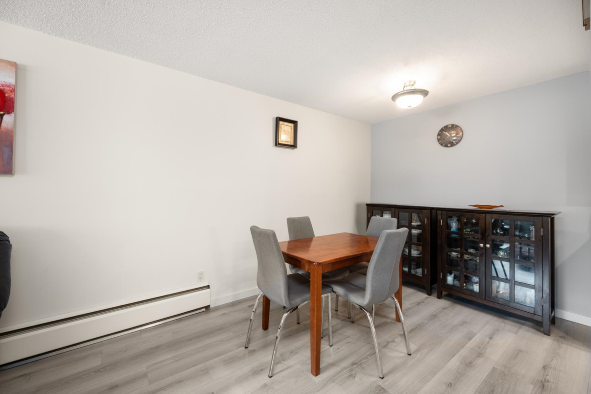 Breakfast Nook Photo of 104 1320 Fir Street, White Rock, BC