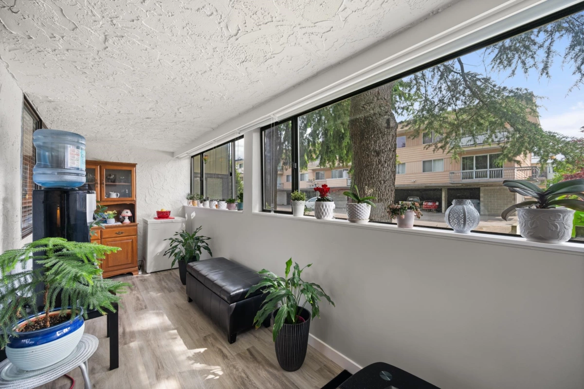 Guest Bathroom Photo of 104 1320 Fir Street, White Rock, BC