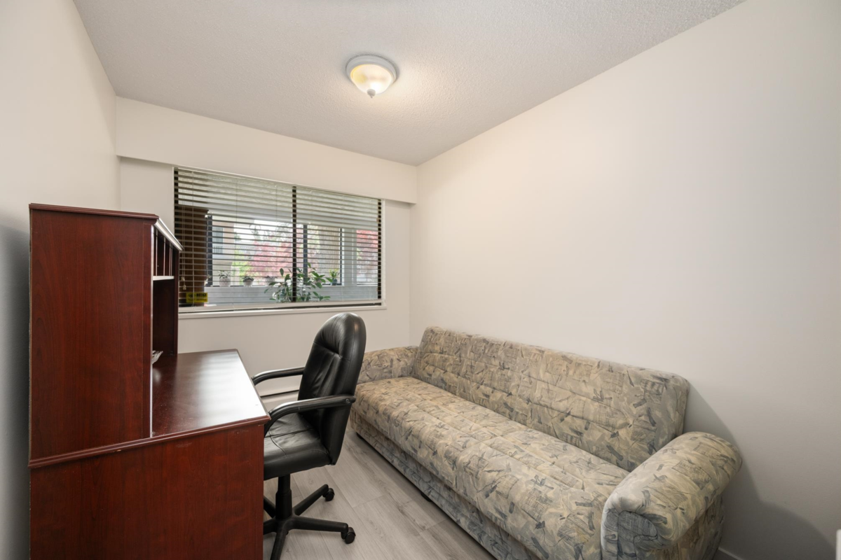 Hallway Photo of 104 1320 Fir Street, White Rock, BC