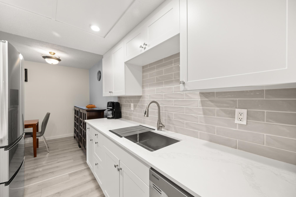 Kitchen Island Photo of 104 1320 Fir Street, White Rock, BC