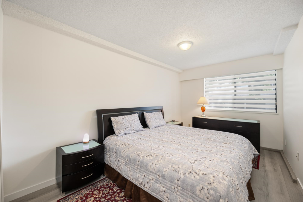 Laundry Room Photo of 104 1320 Fir Street, White Rock, BC