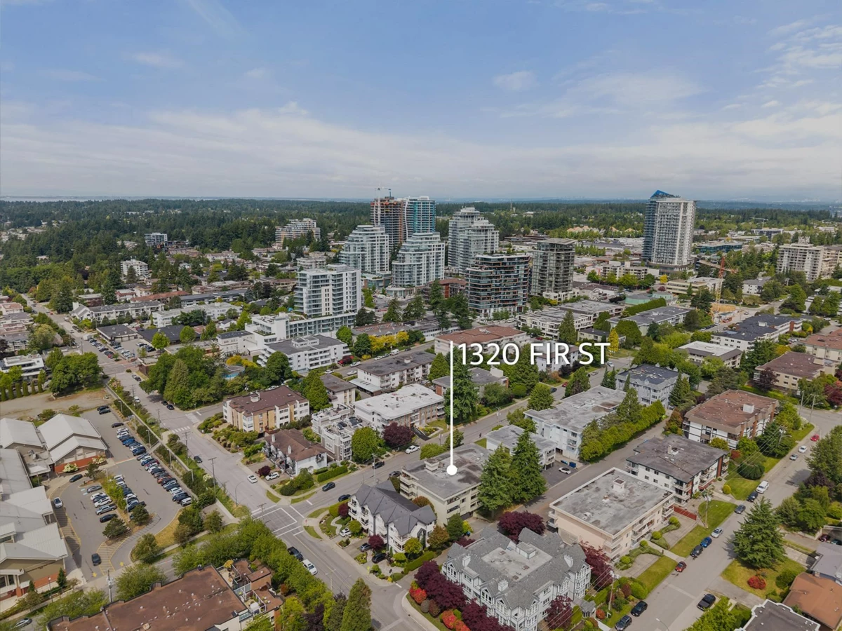 Outdoor Kitchen Photo of 104 1320 Fir Street, White Rock, BC