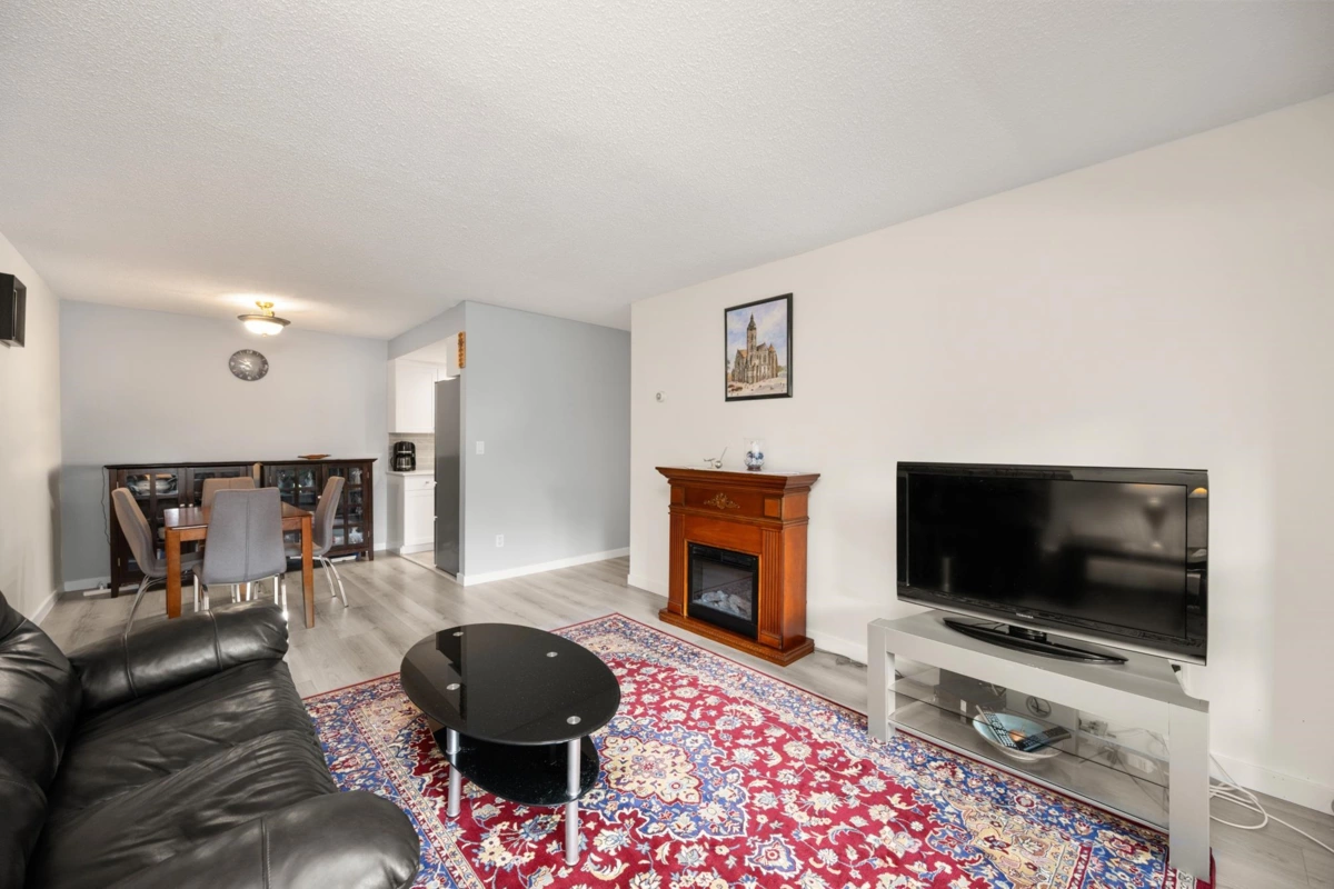 Walk-In Closet Photo of 104 1320 Fir Street, White Rock, BC