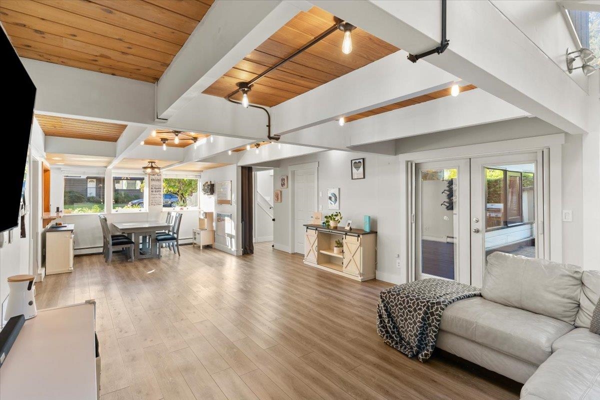 Breakfast Nook Photo of 12350 Carlton Street, Maple Ridge, BC