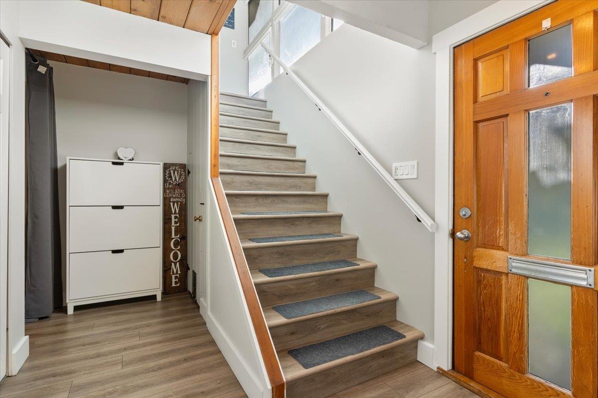 Dining Area Photo of 12350 Carlton Street, Maple Ridge, BC