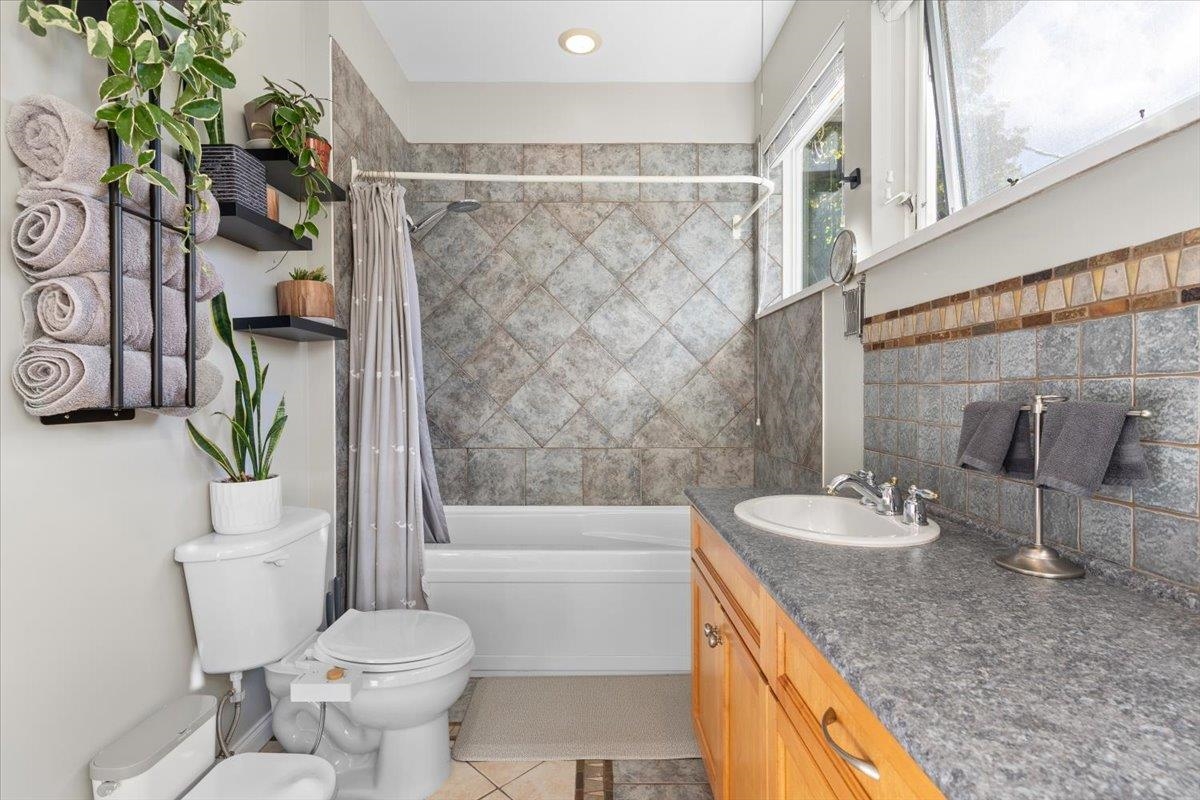 Entry Foyer Photo of 12350 Carlton Street, Maple Ridge, BC