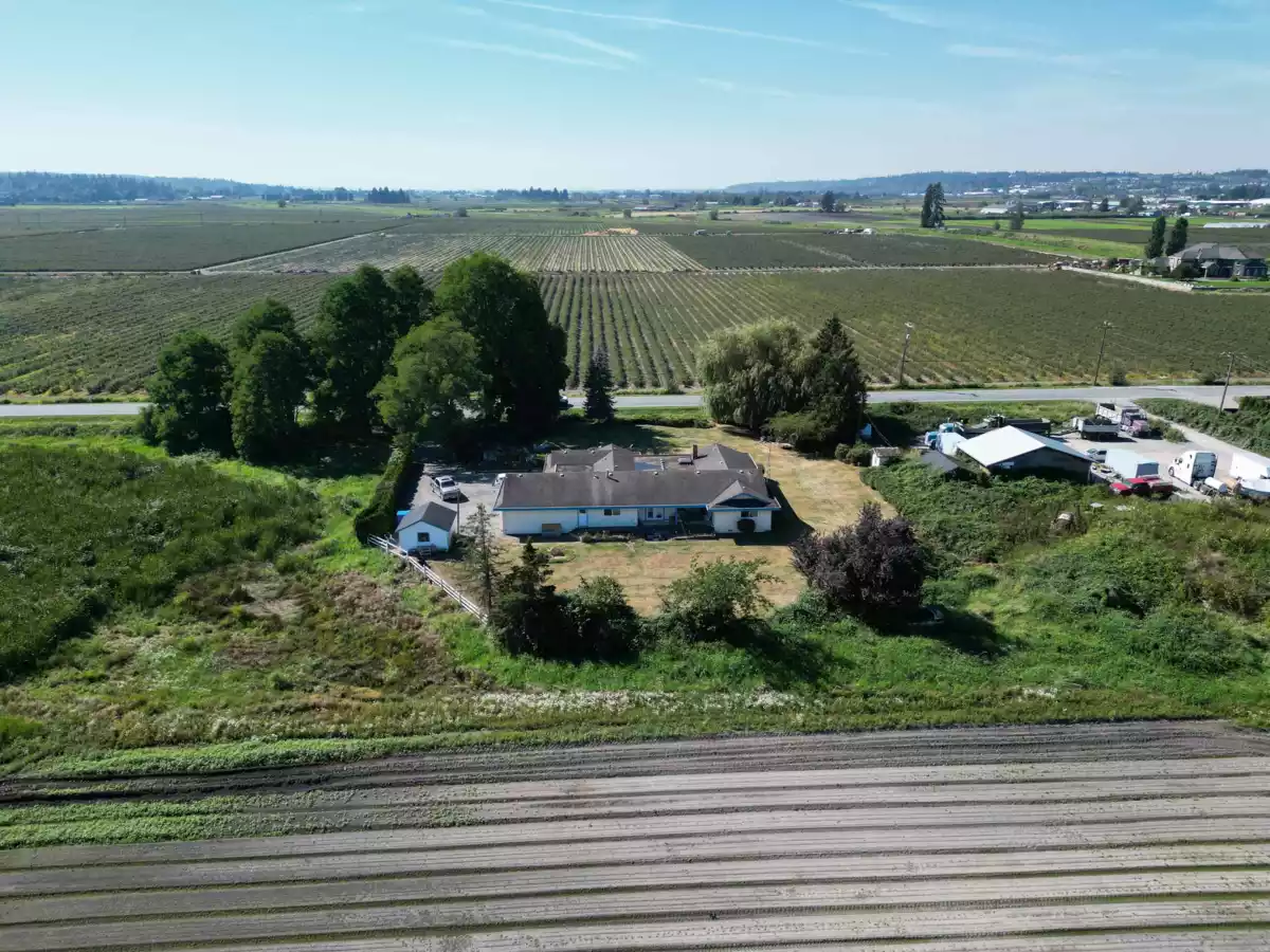 Family Room Photo of 4444 168 Street, Surrey, BC
