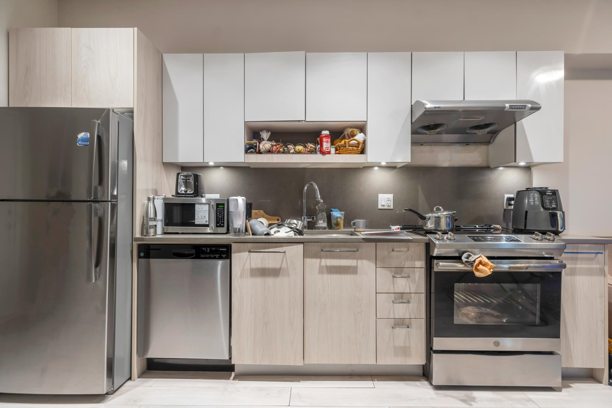 Dining Area Photo of 221 13768 108 Avenue, Surrey, BC