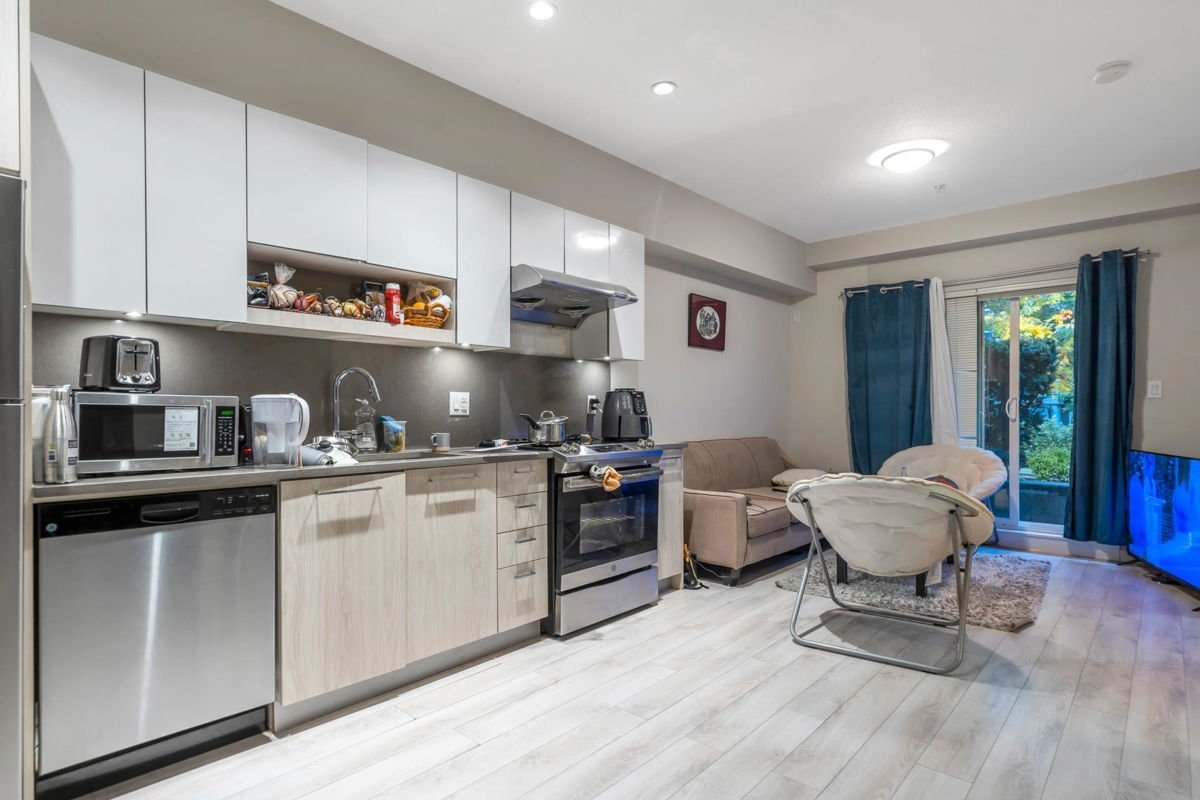 Family Room Photo of 221 13768 108 Avenue, Surrey, BC