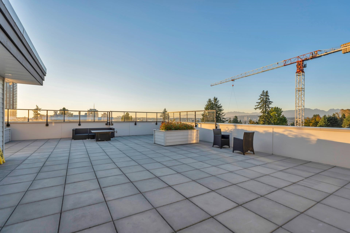 Front Yard Photo of 221 13768 108 Avenue, Surrey, BC