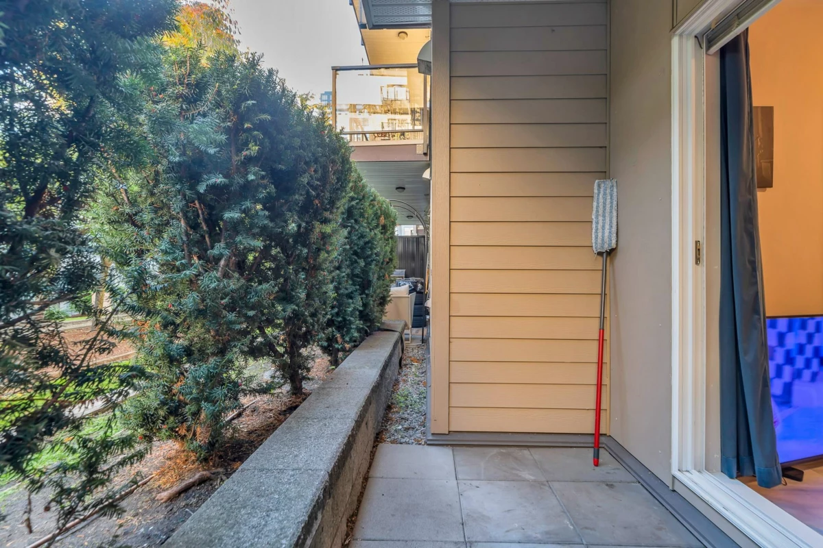 Guest Bathroom Photo of 221 13768 108 Avenue, Surrey, BC
