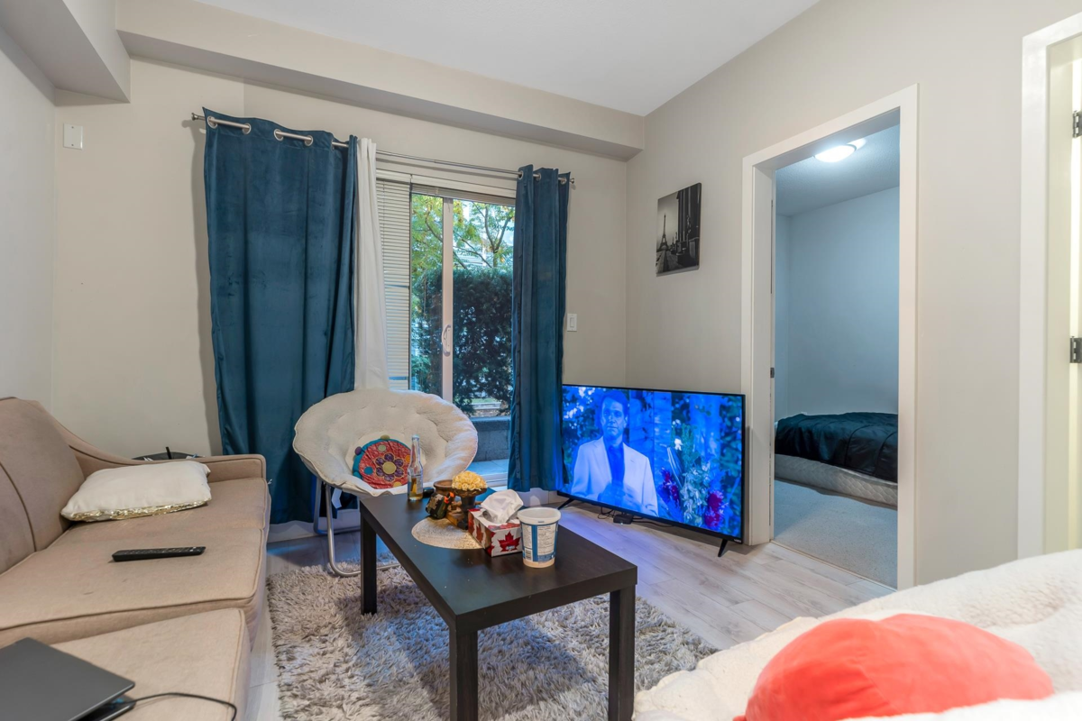 Kitchen Photo of 221 13768 108 Avenue, Surrey, BC