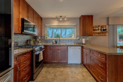 22650 Lee Avenue, Maple Ridge, BC, Maple Ridge — Single Family Residence for sale