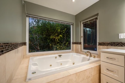 Entry Foyer Photo of 1562 Pinecrest Drive, West Vancouver, BC
