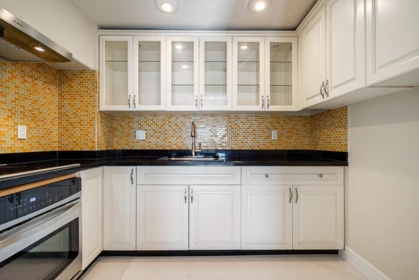 Guest Bathroom Photo of 1562 Pinecrest Drive, West Vancouver, BC