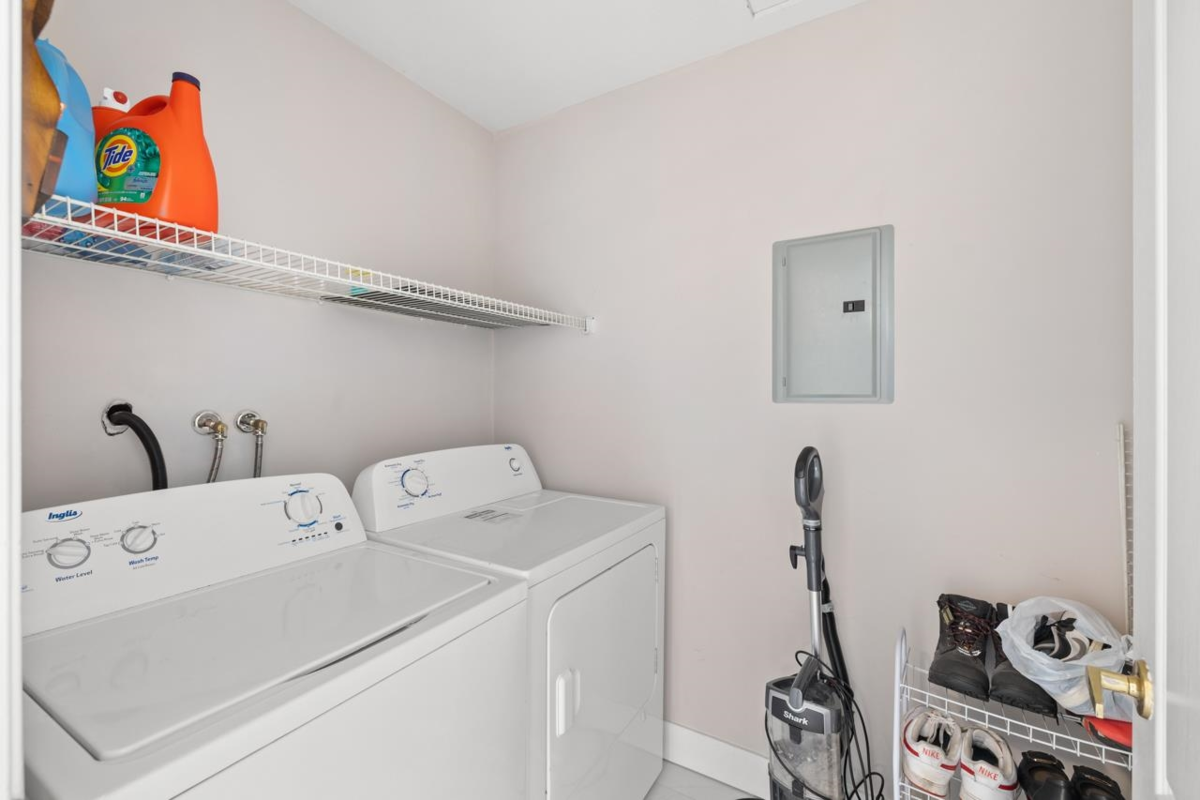 Basement Recreation Room Photo of 409 2958 Trethewey Street, Abbotsford, BC